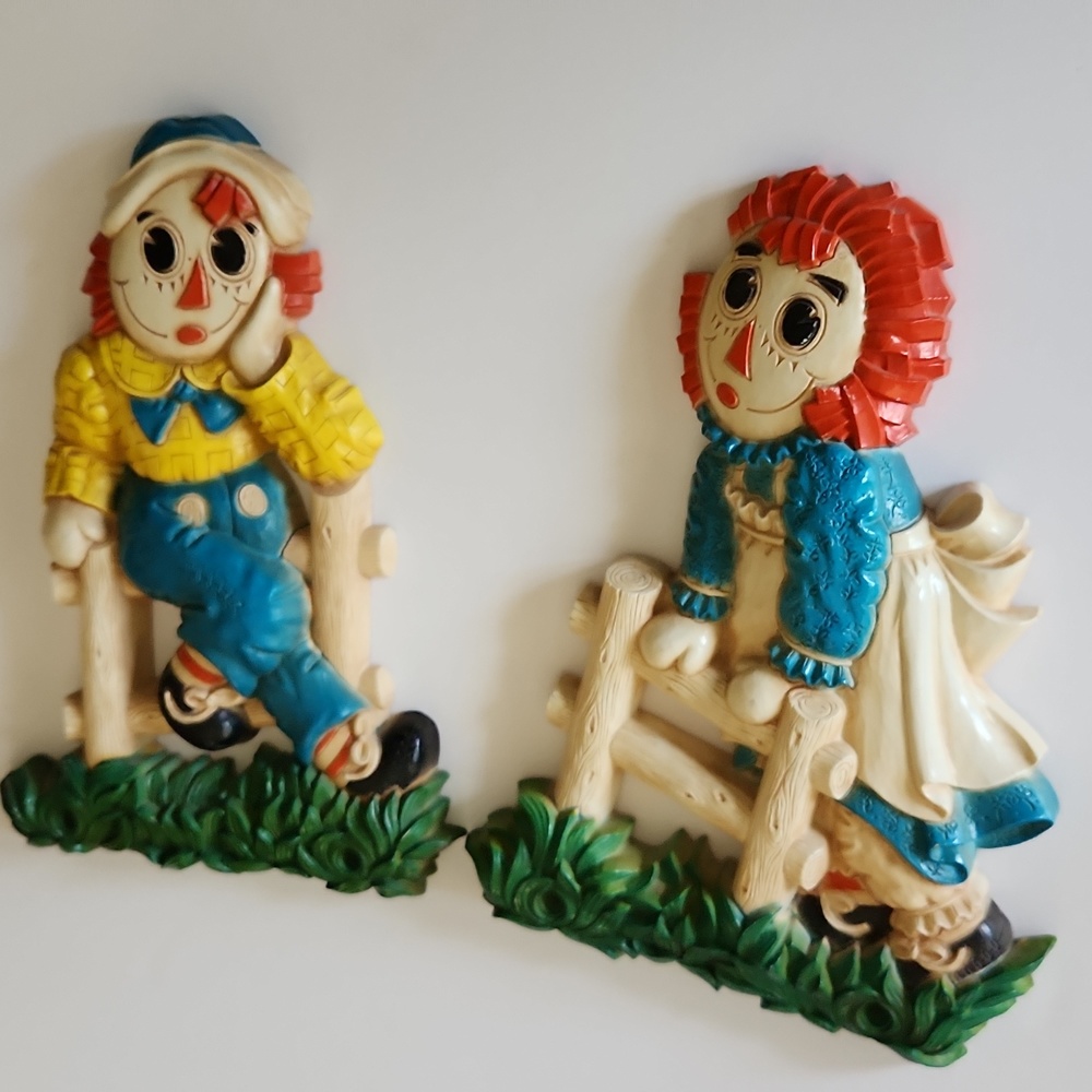 Vintage 1977 Bobb's Merrill Co. Plastic Raggedy Ann and Andy wall placques - Picture 4 of 8